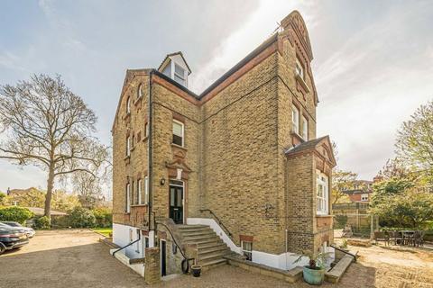 Kings Road, Richmond TW10 2 bed flat for sale