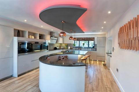 West Avenue, Bryn Newydd, Prestatyn... 5 bed detached house for sale