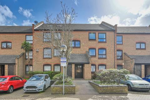 Horseshoe Close, Docklands, London, E14 2 bed flat for sale