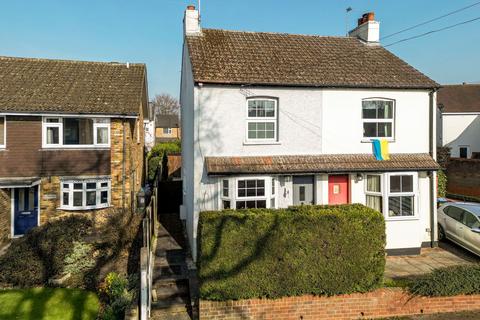 Croft Lane, Chipperfield, WD4 2 bed semi