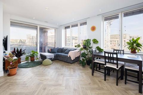 Whitemantle Court, 25 Rookwood Way... 2 bed flat for sale