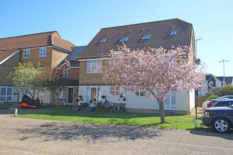 Falmouth Close, Eastbourne, BN23 5RN 1 bed flat for sale