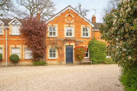 Lavender Park, Ascot 3 bed terraced house for sale