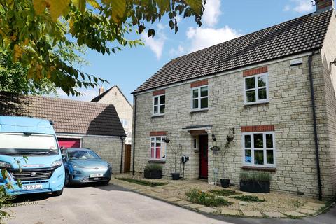 Poppy Close. Calne 4 bed detached house for sale