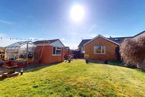 Dymboro Avenue, Midsomer Norton... 2 bed semi