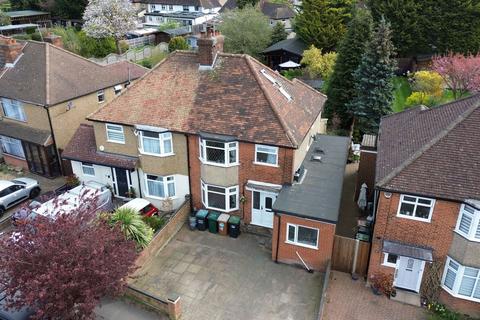 Harvey Road, Croxley Green... 4 bed semi