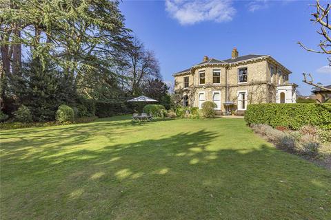 Epsom Road, Surrey GU1 4 bed house for sale