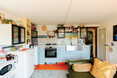 Bristol BS2 1 bed flat for sale