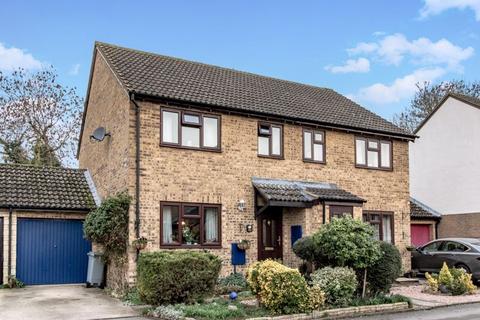 Dovehouse Close, Witney OX29 3 bed semi