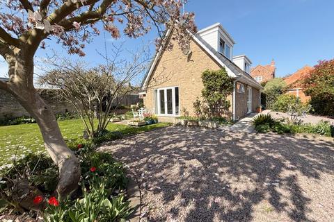 Paddock Close, Ancaster 3 bed detached house for sale