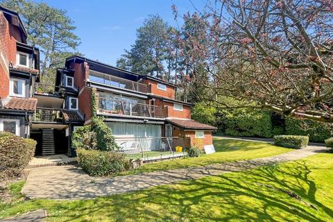 Succombs Hill, Warlingham, Surrey... 3 bed apartment for sale