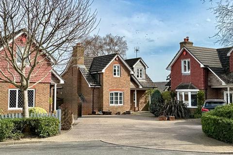 Seymour Gardens Ringwood, Hampshire... 3 bed detached house for sale