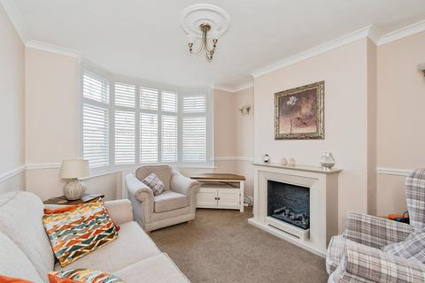 Aketon Road, West Yorkshire WF10 3 bed semi