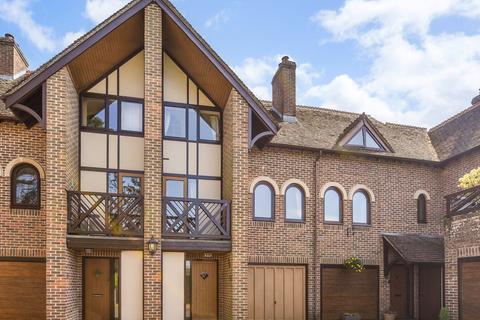 BISHOP'S WALTHAM 3 bed mews for sale