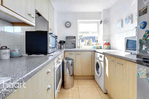 Chelsea Gardens, Harlow 2 bed apartment for sale
