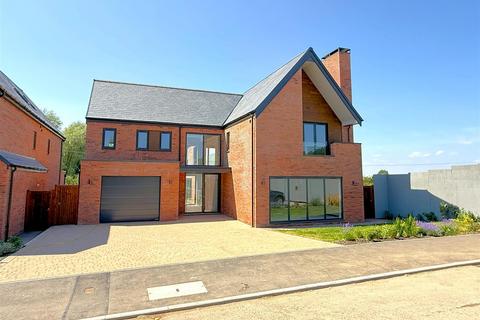 Meadows Lane, Hose 4 bed detached house for sale