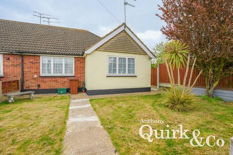 Willow Close, Canvey Island, SS8 2 bed semi