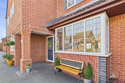 De Ferrers Croft, Stretton DE13 5 bed detached house for sale