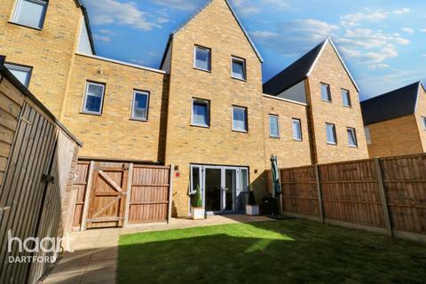 Longhoughton Avenue, Swanscombe 4 bed link detached house for sale