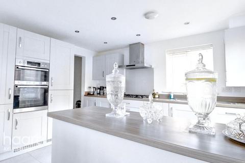 Quindell Close, Aylesbury 4 bed detached house for sale