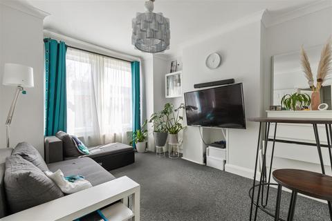 Balfour Road, London 2 bed flat for sale