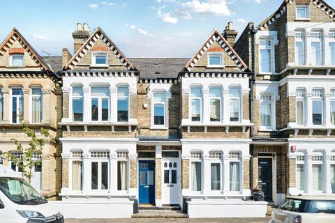 Longbeach Road, Battersea, London, SW11 3 bed flat for sale