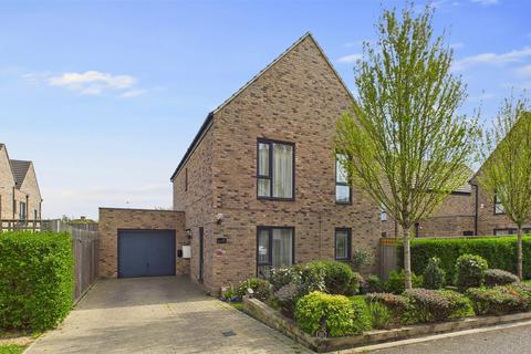 Markwick Avenue, Cheshunt 4 bed detached house for sale