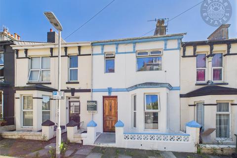 THREE STOREY PROPERTY OFFERING A REAL... 4 bed terraced house for sale