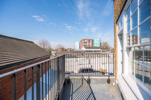 London SE8 2 bed flat for sale