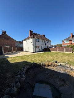 Brinkshaw Avenue, Crossacres... 3 bed semi