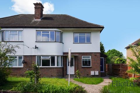 Harlyn Drive, Pinner HA5 2 bed maisonette for sale