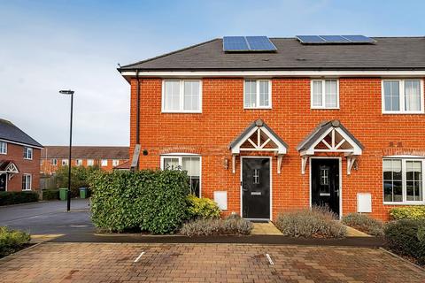 Symphony Close, Locks Heath... 3 bed end of terrace house for sale