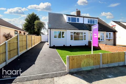 Whitecliffe Crescent, Leeds 4 bed semi