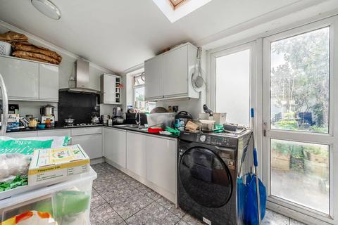Camrose Avenue, Edgware, HA8 5 bed semi