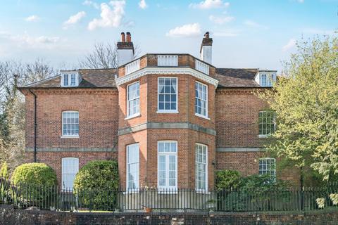 High Wycombe,  Buckinghamshire,  HP11 2 bed flat for sale