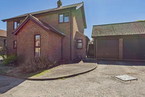 Ramptons Meadow, Tadley, RG26 4 bed detached house for sale