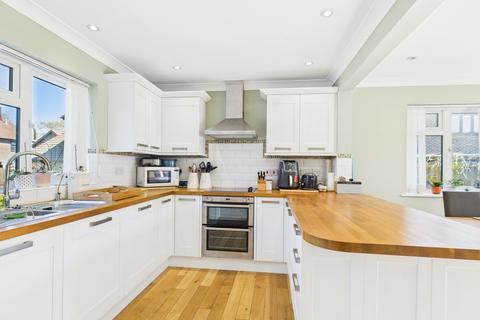 Ramptons Meadow, Tadley, RG26 4 bed detached house for sale