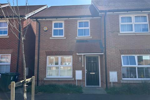 Dickensgate, Staplehurst, Kent 2 bed end of terrace house for sale