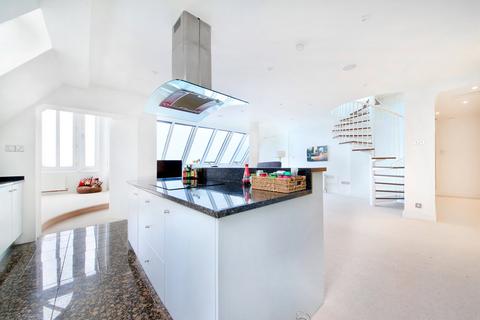 Trade Tower, Coral Row, London 3 bed flat for sale