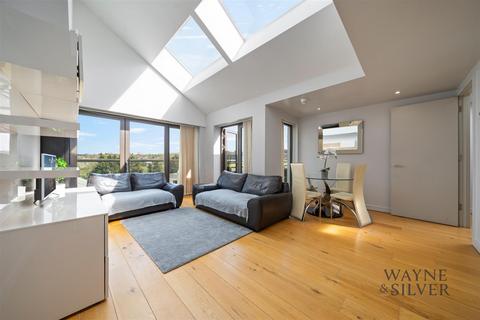 Granville Road, London, NW2 2 bed apartment for sale