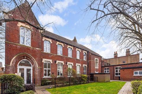 Old Commercial Road, Portsmouth 2 bed flat for sale