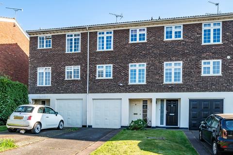 Hillcrest, Weybridge, KT13 3 bed terraced house for sale