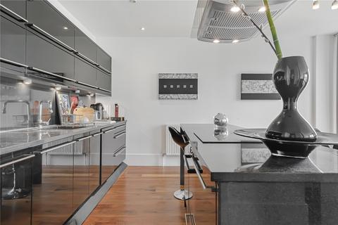 Theobalds Road, London WC1X 2 bed flat for sale
