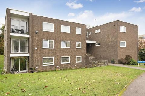 Francis Road, Broadstairs, Kent, CT10 2 bed flat for sale