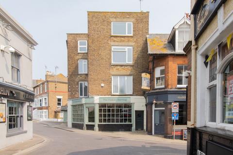Albion Street, Broadstairs, CT10 2 bed flat for sale