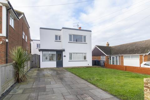 Hillborough Drive, Herne Bay, CT6 2 bed flat for sale