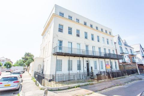 St. Georges Terrace, Herne Bay, CT6 2 bed flat for sale