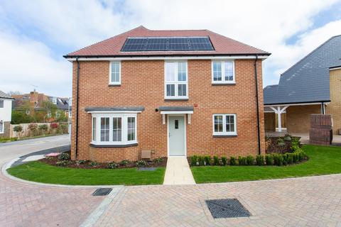 Vulcan Close, Whitstable, Kent, CT5 4 bed detached house for sale