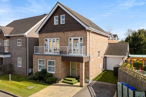 Pendenza, Cobham, KT11 5 bed detached house for sale