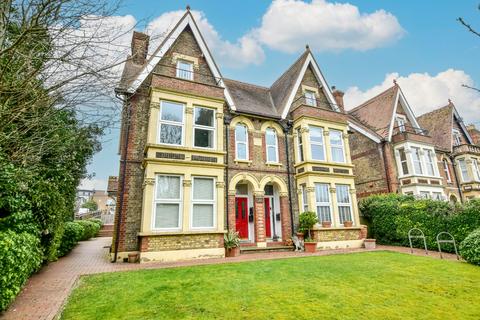 London Road, High Wycombe... 1 bed apartment for sale